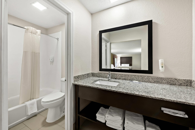 Bathroom 5, Quality Inn Raeford, Hoke