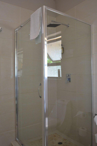 Bathroom 3, The Capital Guest House, Gaborone
