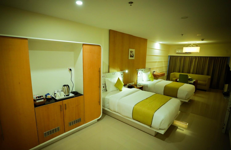 Others 5, hotel emperor, Wayanad