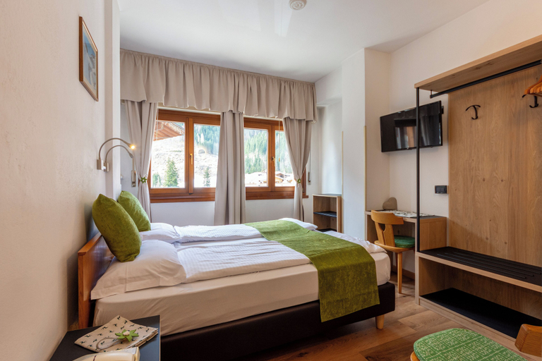 Bedroom 2, Hotel Oswald, Trento