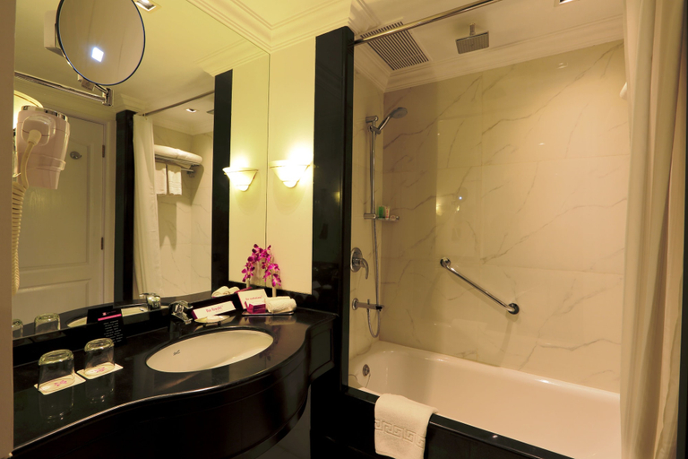 Bathroom 5, Hotel Royal Orchid Bangalore, Bangalore