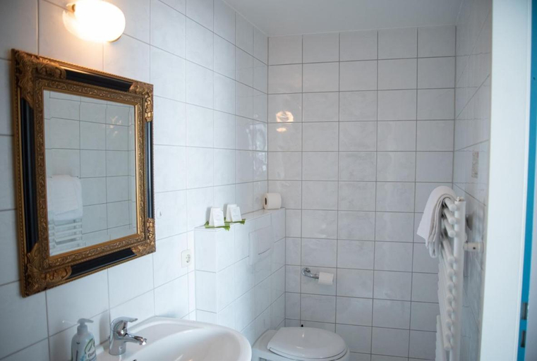 Bathroom, Hotel Brauhaus Weyhausen, Gifhorn