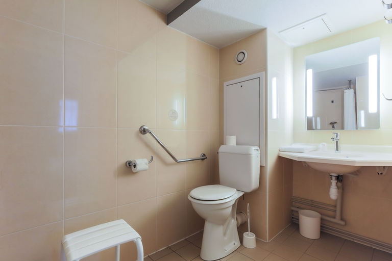 Bathroom 4, B&B HOTEL Metz Augny, Moselle