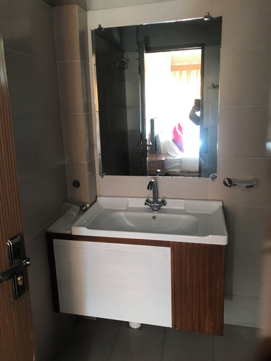 Bathroom, Hotel Village Inn Naran, Hazara