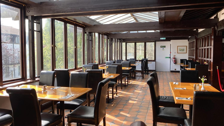 Food & Drinks 5, Europa Gatwick Hotel, West Sussex