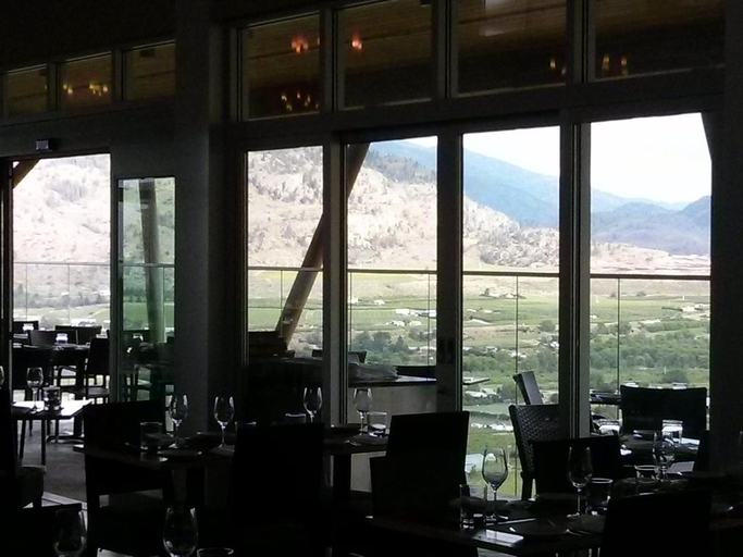 Food & Drinks, Coast Oliver Hotel, Okanagan-Similkameen