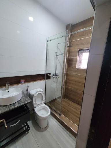 Bathroom 4, The Charis Hotel And Suites, Obio/Akp