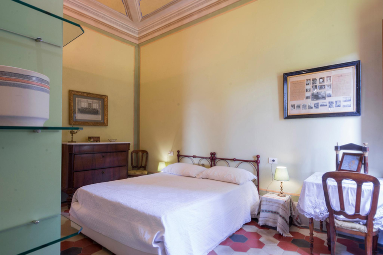 Bedroom 2, A path of relaxation and history between vineyards and olive trees - 6 pax, Florence