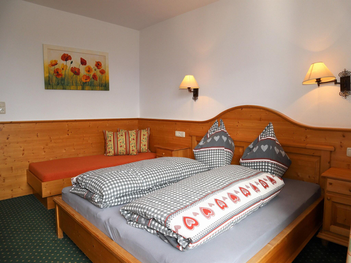 Bedroom 2, Apartment in Hochkrimml near Ski Slopes, Zell am See
