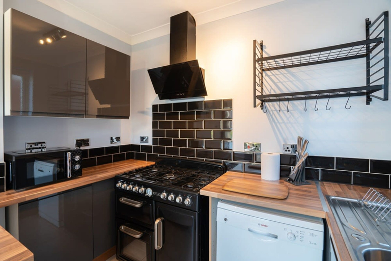 Others 5, Stylish 3 Bed House-free Parking, Gateshead