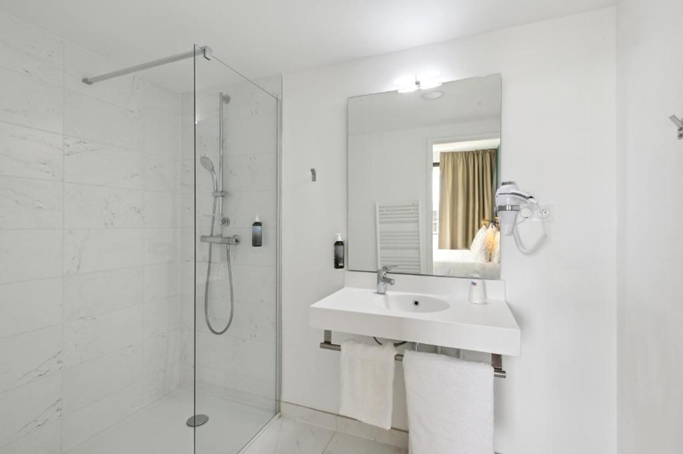 Bathroom 5, All Suites Hotel |Paris Pleyel - L'Ile Saint Denis, Seine-Saint-Denis