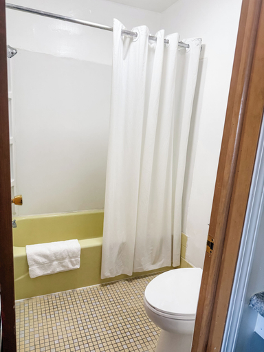 Bathroom 5, Superior Stays, Langlade