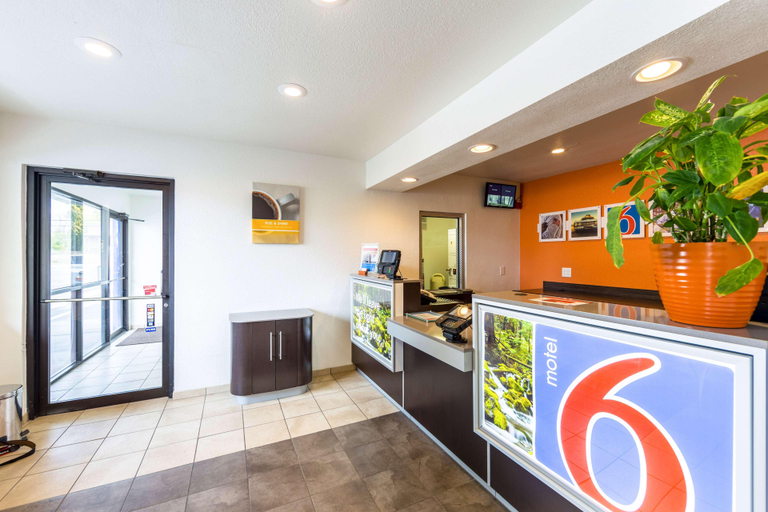 Public Area 2, Motel 6 Klamath Falls, OR, Klamath