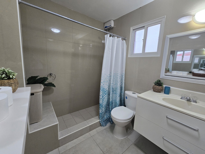 Bathroom 4, Rooi Santo Residence