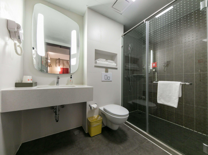 Bathroom 4, Ibis Hotel (Hangzhou West Lake Hubin Qingchun Rd), Hangzhou