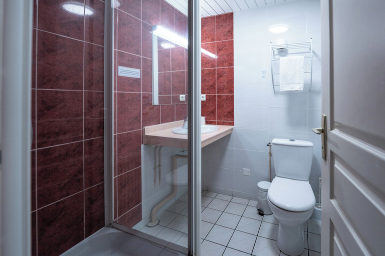 Bathroom 3, Villa Hôtel, Loiret