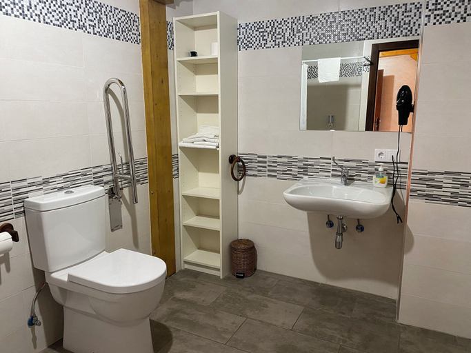 Bathroom, Las Casas de Ros, Burgos
