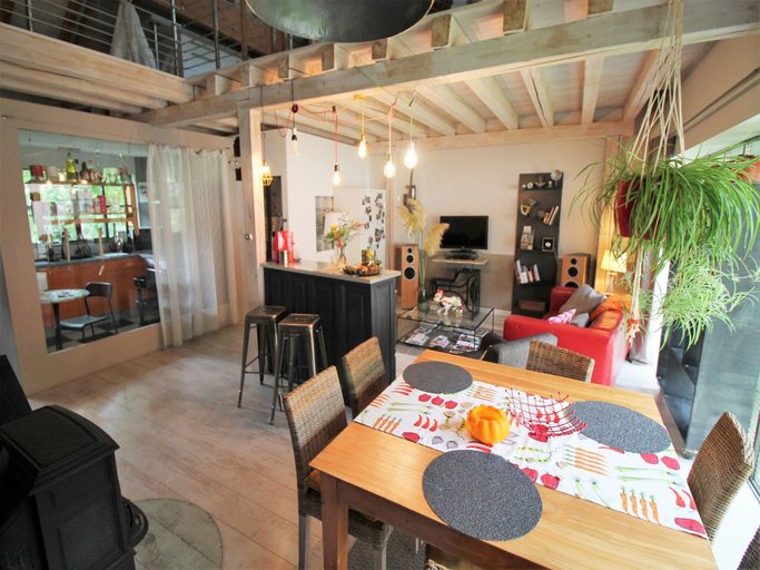 Food & Drinks 3, Cottage in Saint-Quirin by Lake  Town, Moselle
