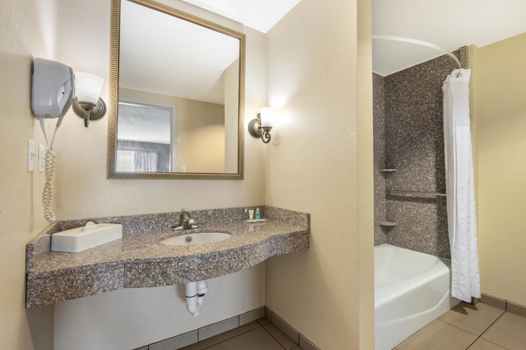 Bathroom 4, Comfort Suites Ocala North, Marion