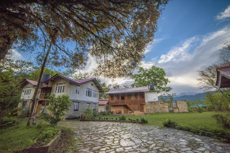 Exterior & Views