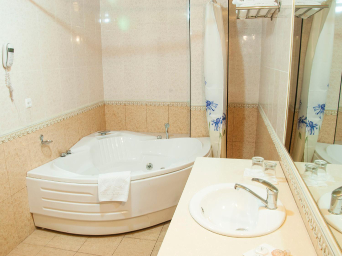 Bathroom 4, Golden Valley Hotel, Toshkent