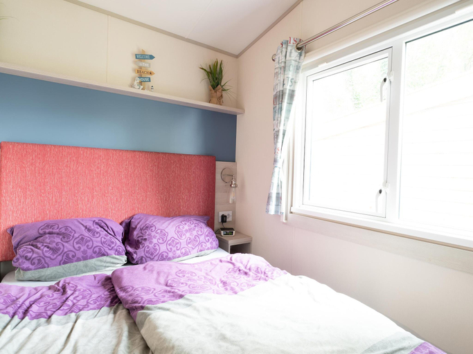 Bedroom 2, Chalet in Renesse near Sandy Beaches, Schouwen-Duiveland