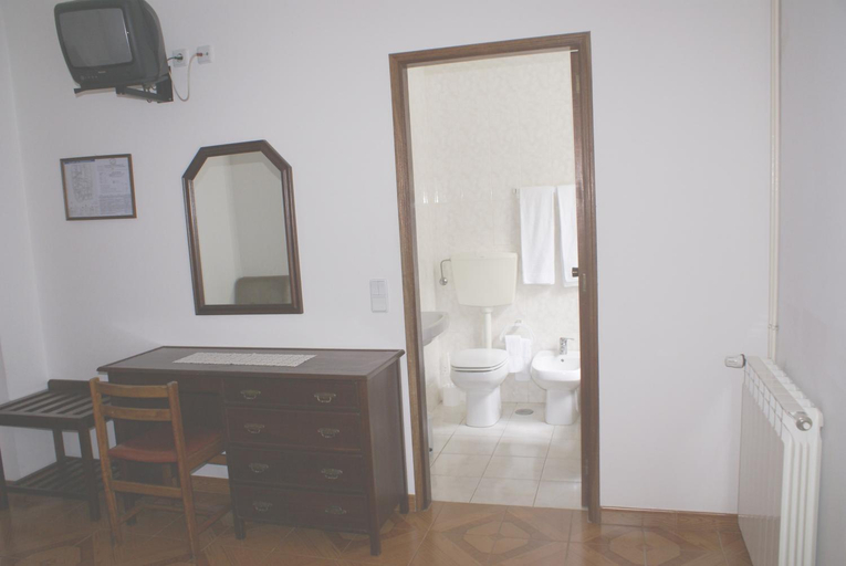 Bathroom 2, Hotel Primavera, Leiria