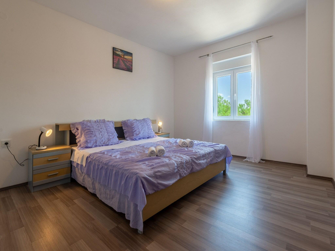 Bedroom 3, Holiday Home in Lisicic with Pool, Benkovac