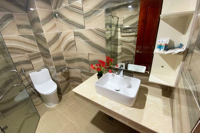Bathroom 5, Kampot Sunny Hotel, Kampot