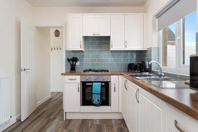 Room 5, Bramble Cottage - Dog Friendly Cottage Hot Tub, Pembrokeshire