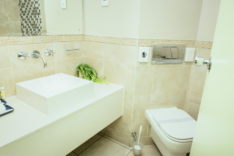 Bathroom 4, Cresta Lodge Hotel, Gaborone