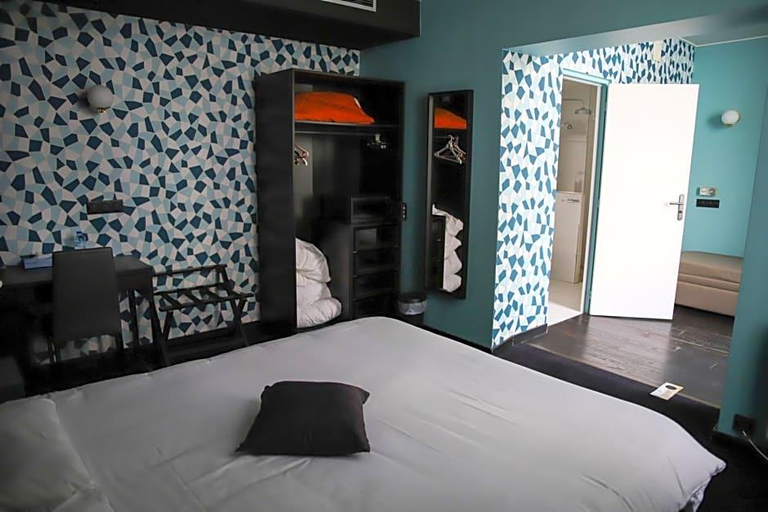 Bedroom 3, Hotel Aux Sacres Reims, Centre Historique, Marne