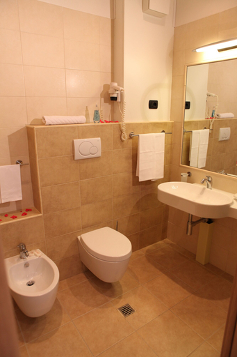 Bathroom 5, Heraclea Hotel Residence, Matera