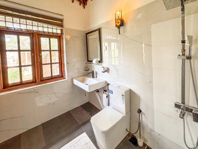 Bathroom 3, Green Olive Villa, Katana