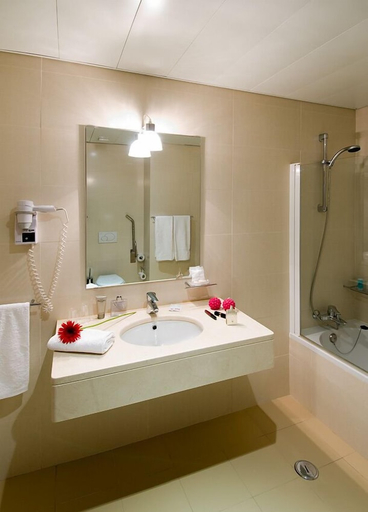 Bathroom, Coracao De Fatima Hotel, Ourém