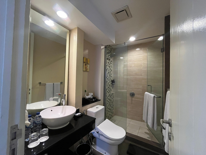 Bathroom 10