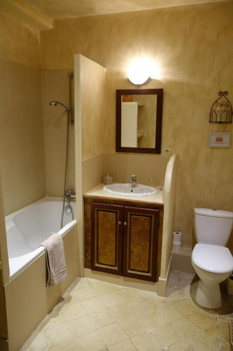 Bathroom 3, Gites Du Manoir de Savigny, Manche