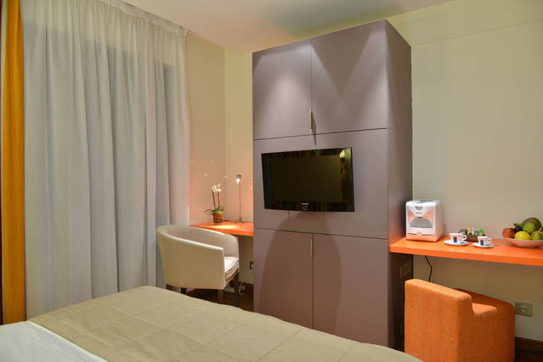 Bedroom 3, Hotel Le Cristal, Komo-Mondah
