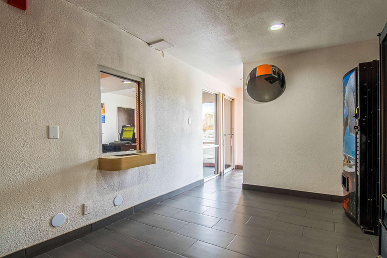 Public Area 2, Bakersfield Inn, Kern