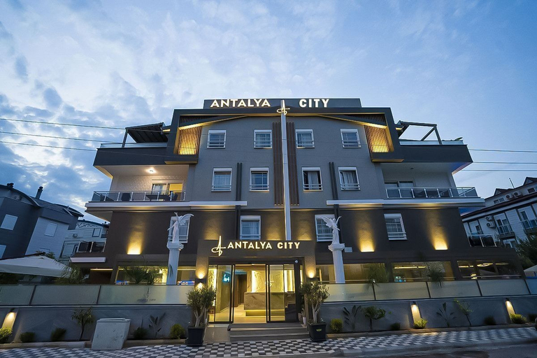 Exterior & Views