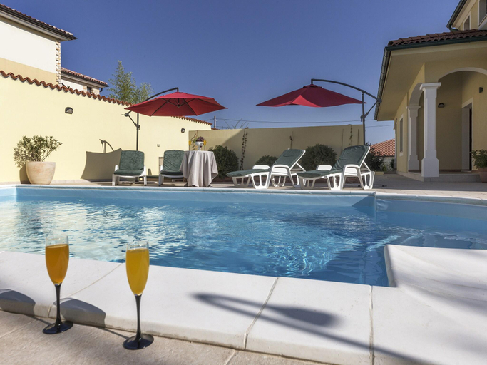 Sport & Beauty 2, Villa in Marmajola with Private Pool, Vodnjan