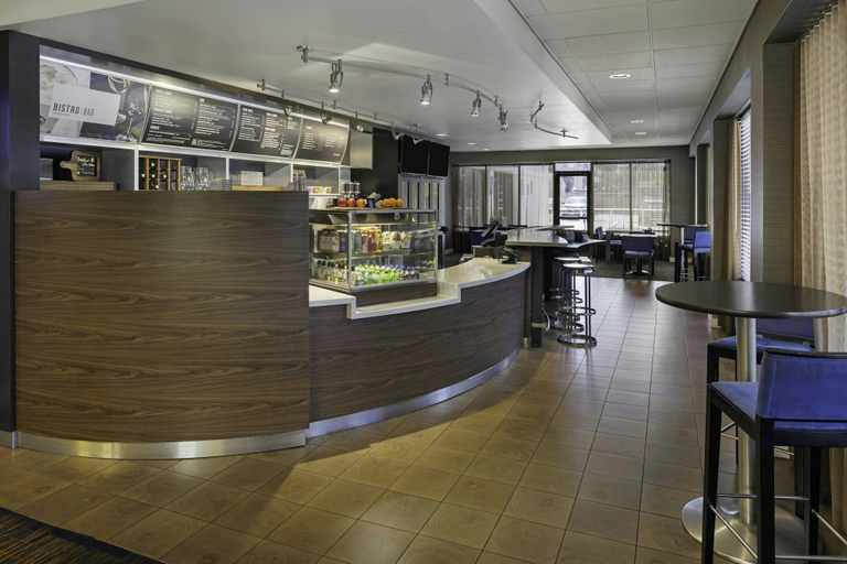 Food & Drinks 5, Courtyard by Marriott Riverside UCR/Moreno Valley Area, Riverside