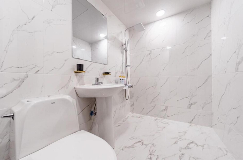 Bathroom 3, ON and OFF-Sungui Station, Nam