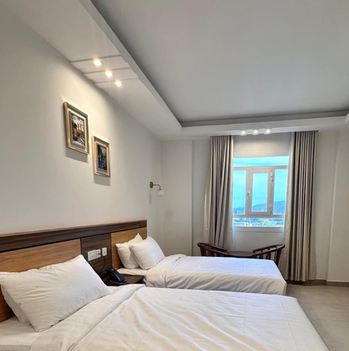 Bedroom 3, 4 Guys Hotels, Seeb