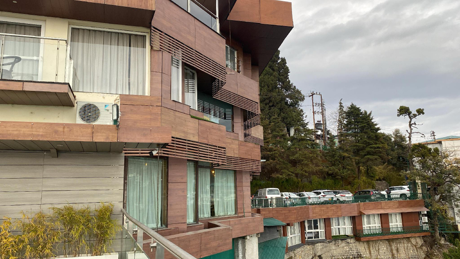 Exterior & Views