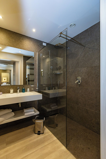 Bathroom 5, Hotel Europa, Brescia