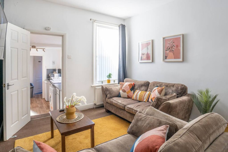 Room 4, Spacious 3 Bed Flat-free Parking, Gateshead