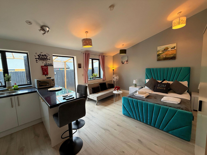 Others 5, 526A Farnham Rd, Slough