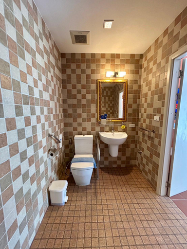 Bathroom 25