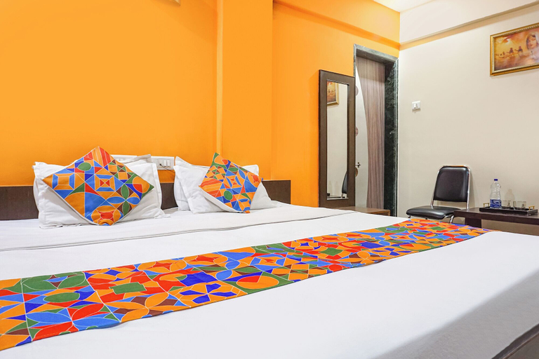 Bedroom 2, Fabhotel Royal Residency - Nr Phoenix mall, Pune